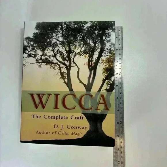 Wicca: The Complete Craft  circa 2001 by D.J. Conway - Picture 7 of 8